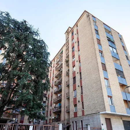 Two Spacious Bedrooms 1 Minute To Metro Stop-2